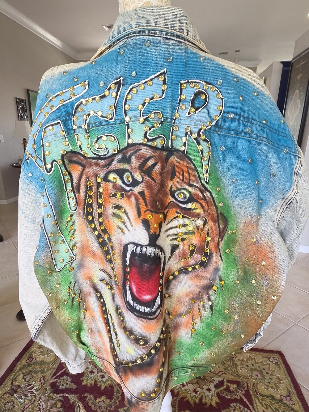 Vintage 1980s Acid Wash Hand Painted / Embellished Denim Jacket with Tiger - M